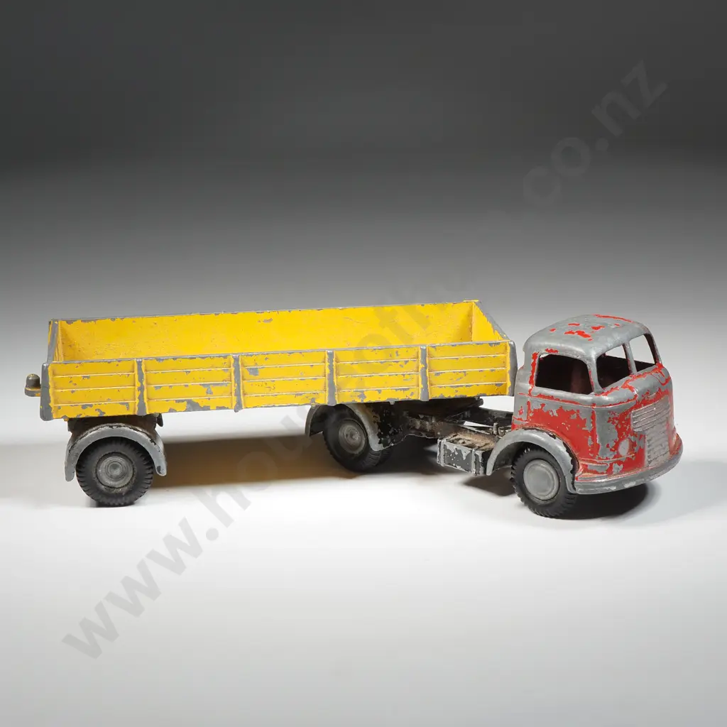 Micro Models GB/18 Diecast Commer Semi-trailer in Red & Yellow. Image 1++