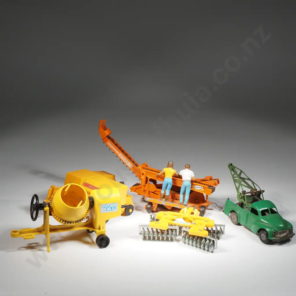 Britains Farm New Holland 940 Hay Baler, Britains New Holland Ransomes Superfaun Potato Harvester, Mower, Disc Harrow, Image 1++