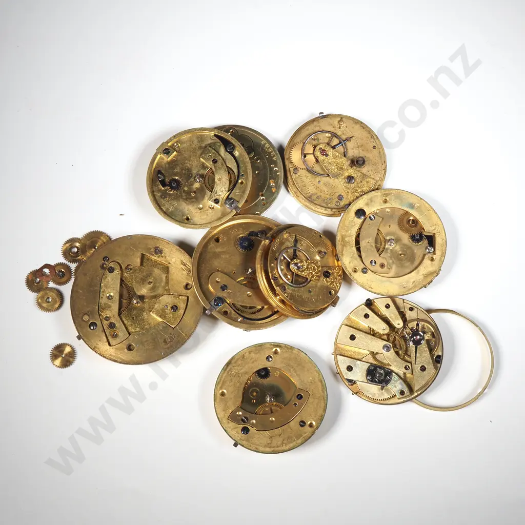 Assortment of Mainly Mens Pocket Watch Movements Image 1++