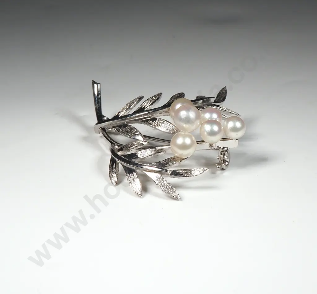 Sterling Silver & Pearl Brooch In the Form Of A Flower Image 1++