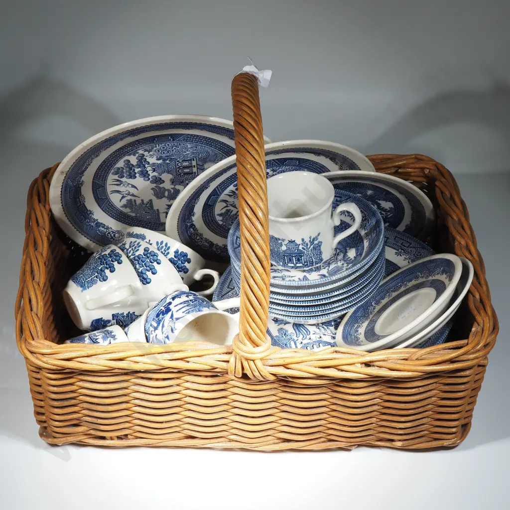 Vintage Basket Containing A Quantity of Blue & White Willow Pattern China Including Dinner Plates, Bowls, Cups & Saucers Image 1++