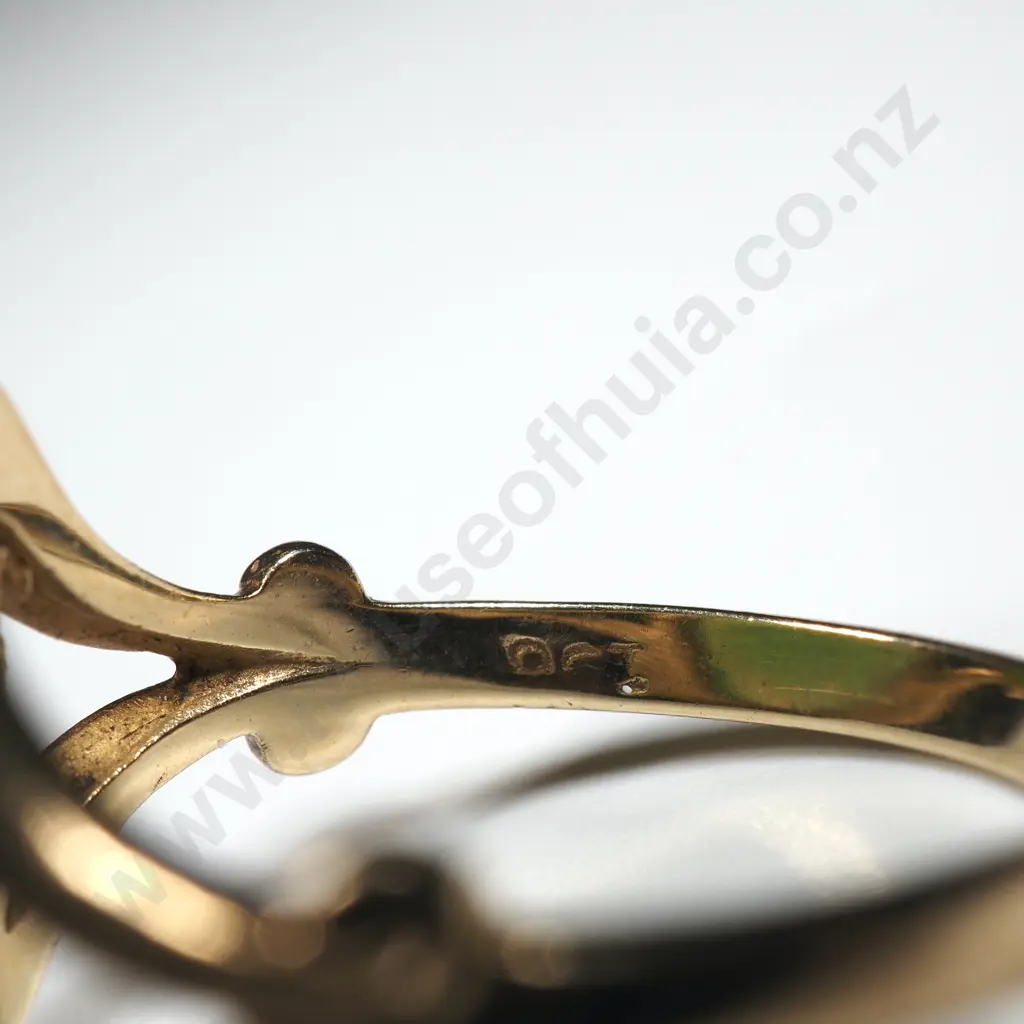 Vintage 9ct & Oval Greenstone Ring with Split Scroll Setting Image 1++