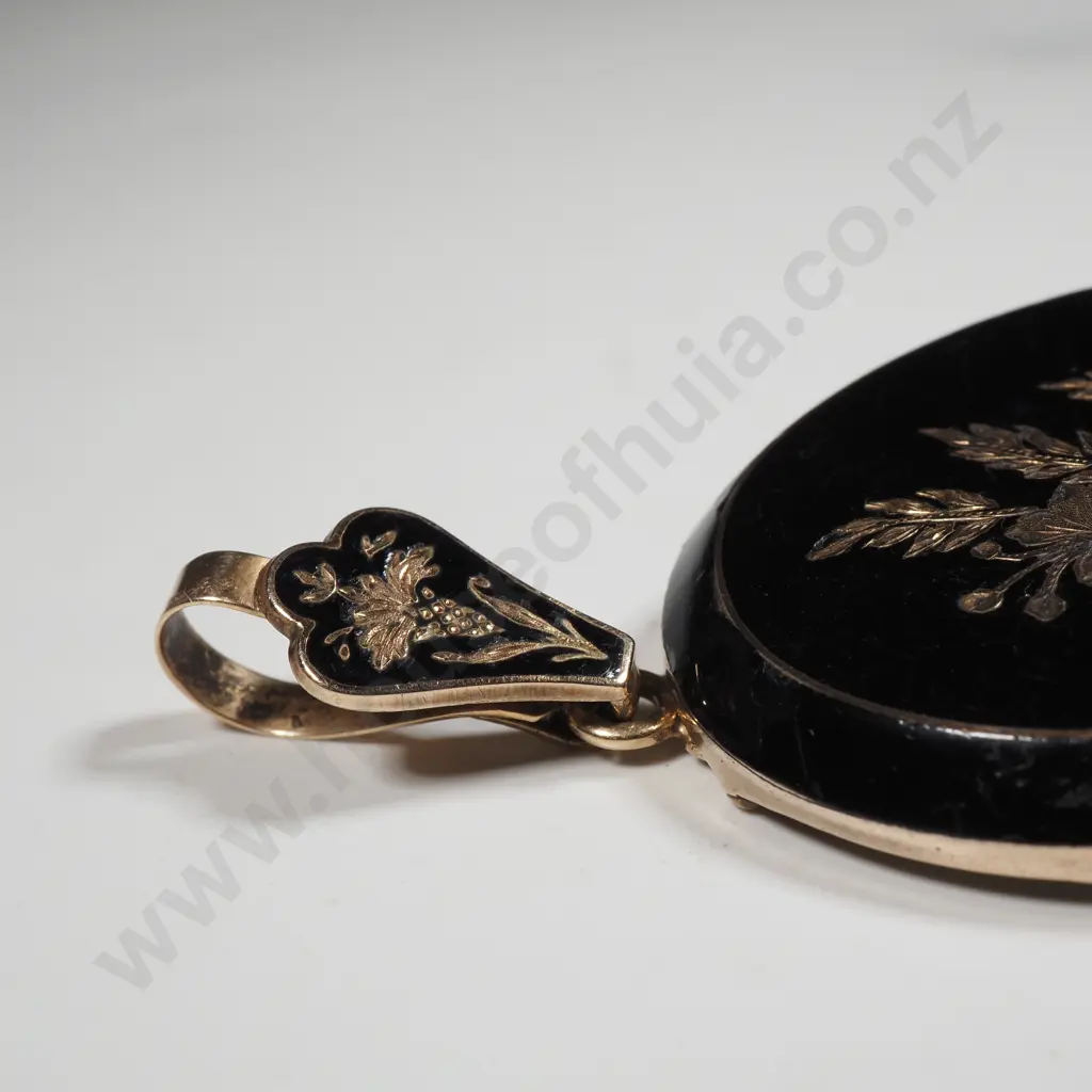 Victorian 9ct Gold & Enamel Locket Image 1++