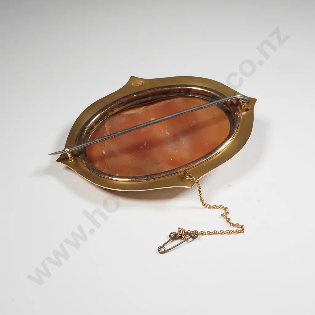 Substantial 15ct Gold Cameo Brooch Image 1++
