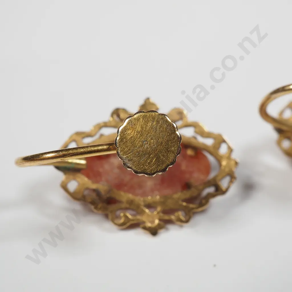 Rolled Gold Cameo Pendant & Earrings Image 1++