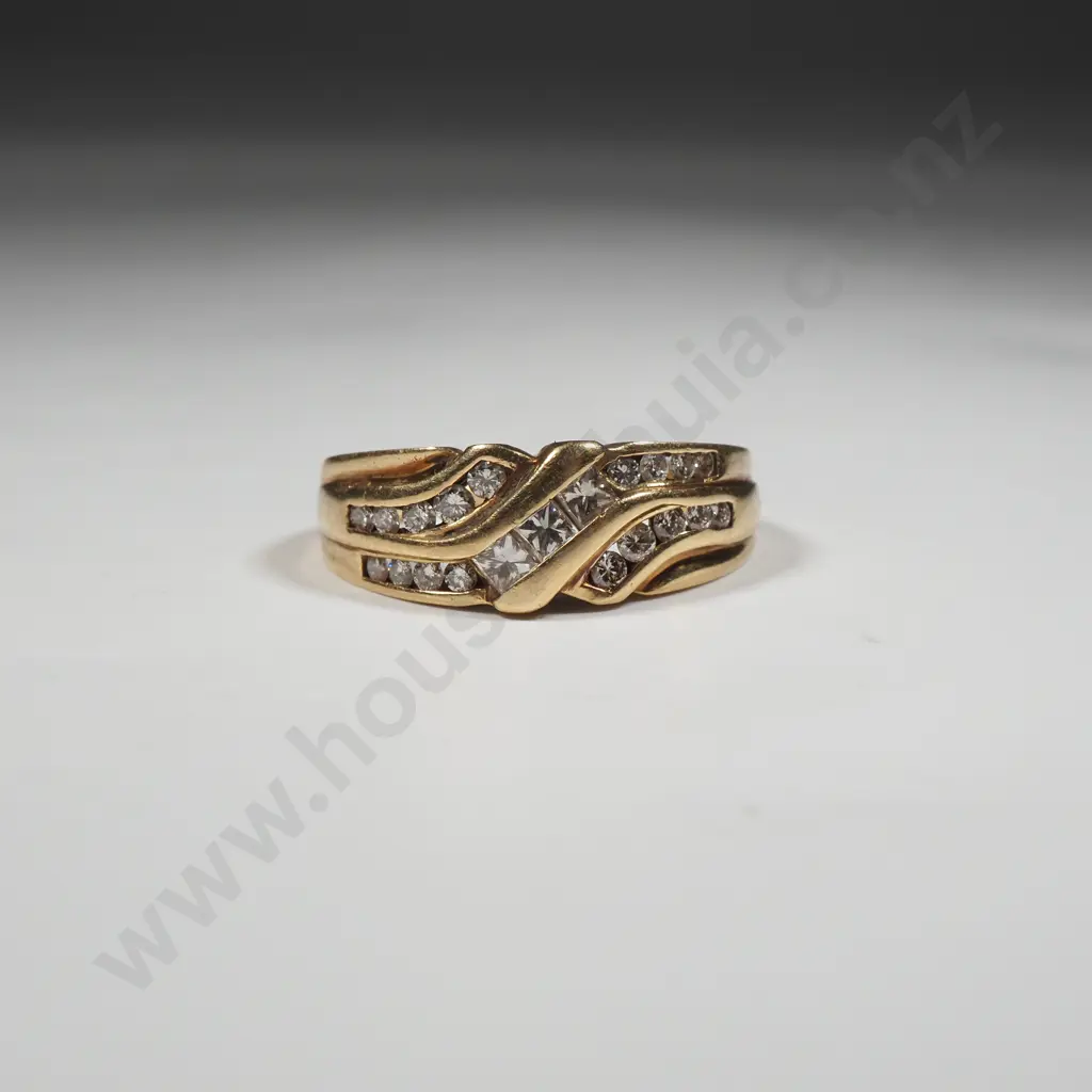 18ct Gold Diamond Ring Image 1++