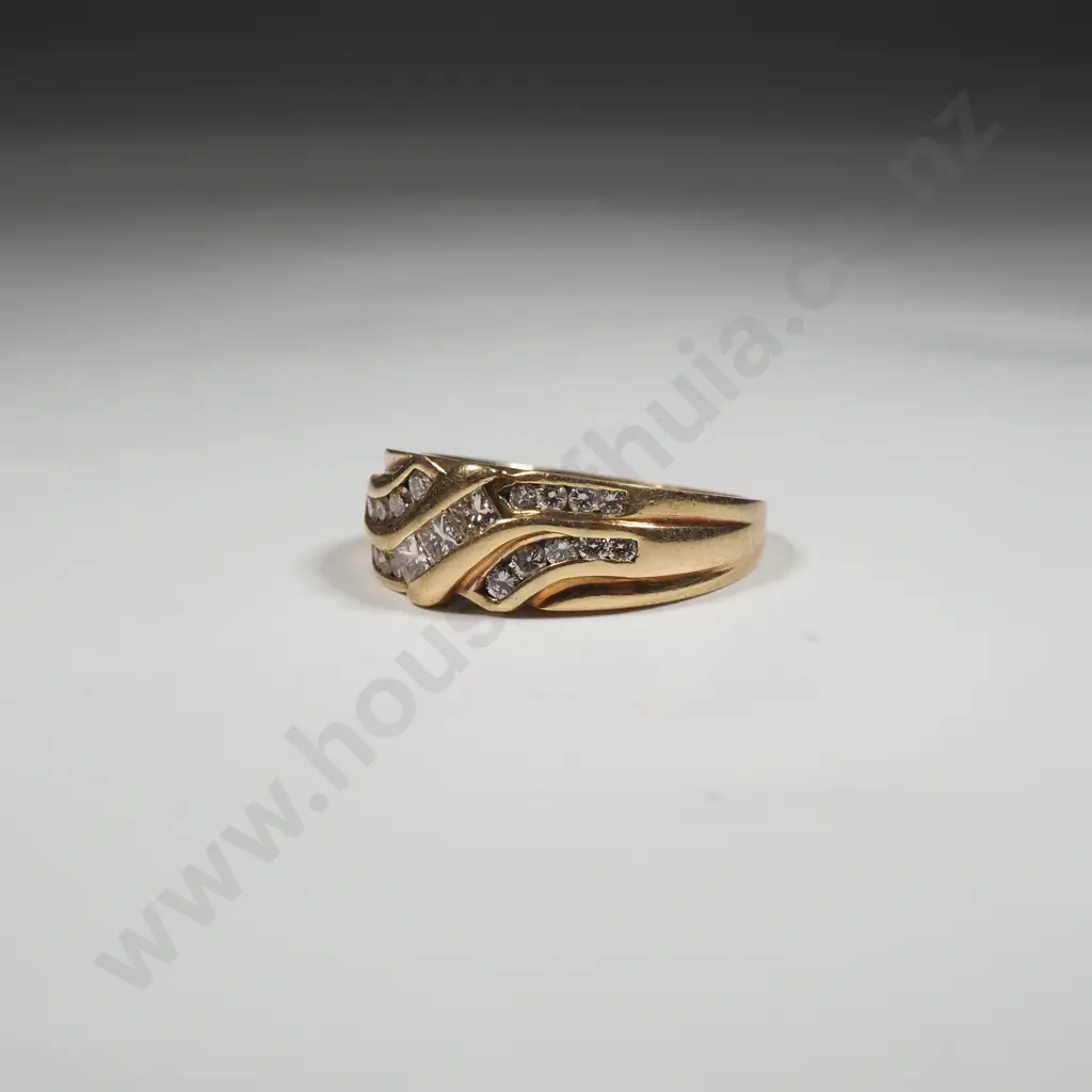 18ct Gold Diamond Ring Image 1++