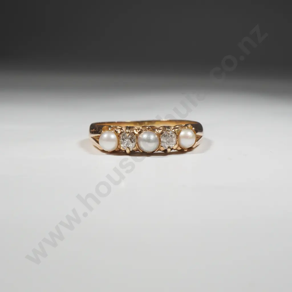 18ct Gold Pearl & Diamond Ring Image 1++