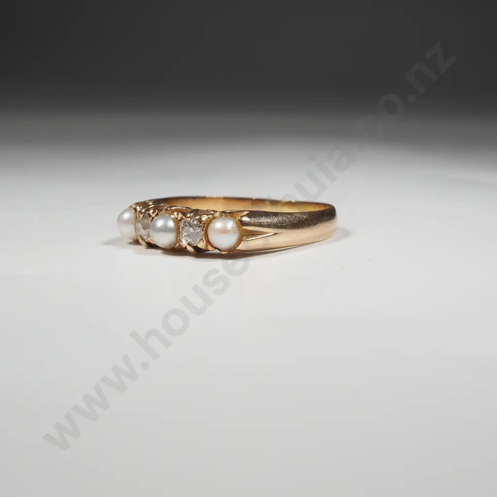18ct Gold Pearl & Diamond Ring Image 1++