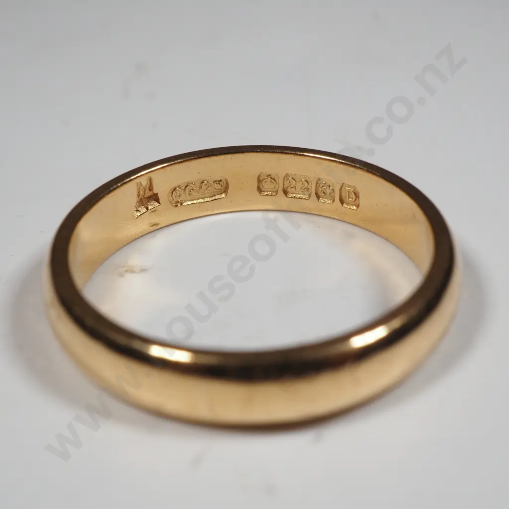 22ct Gold Wedding Band w English Hallmarks Image 1++