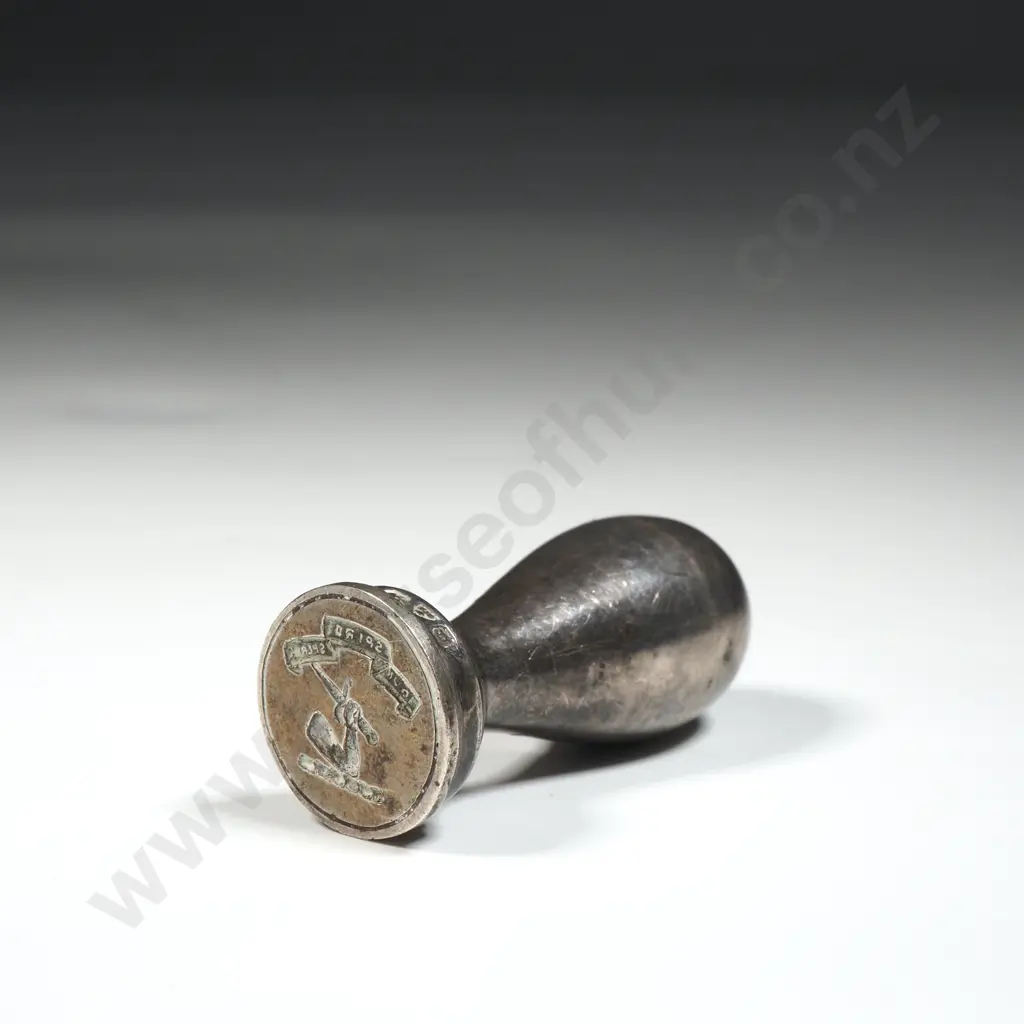 Sterling Silver Crested Seal w English Hallmarks Image 1++