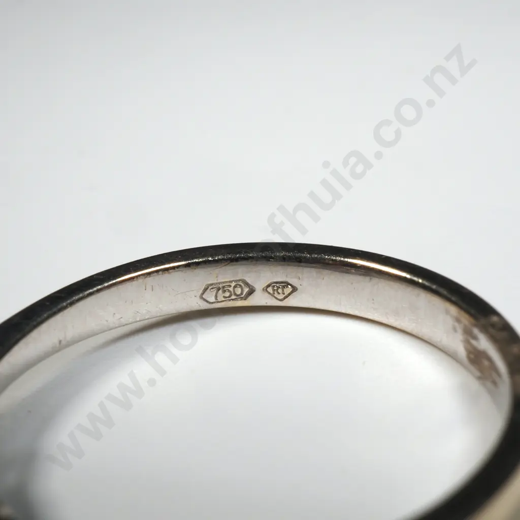 18ct White Gold Three Princess Diamond Ring Image 1++