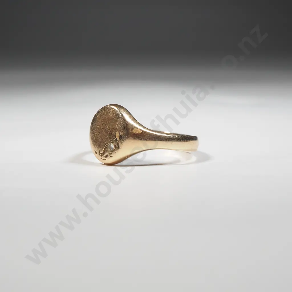 9ct Gold Signet Ring Image 1++