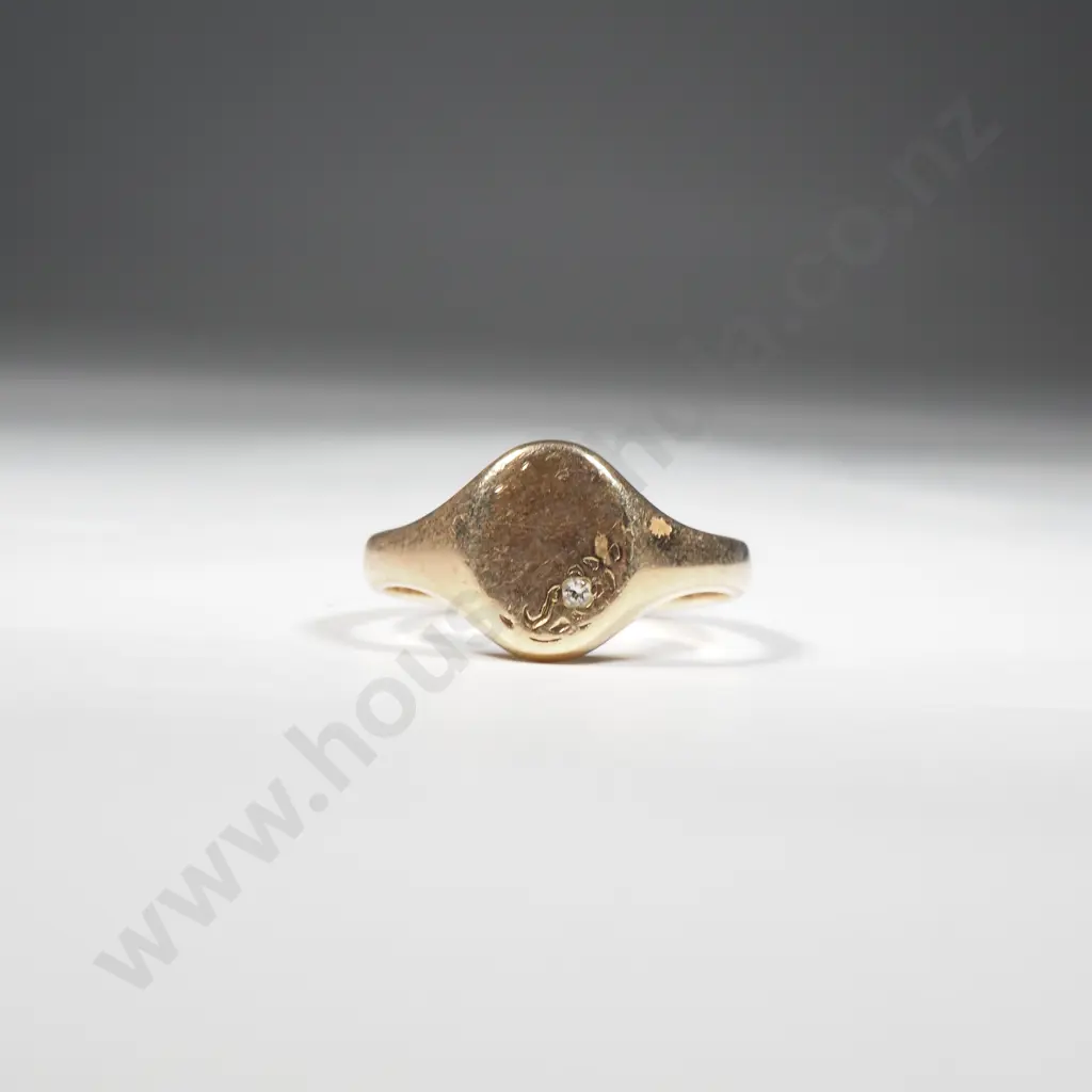 9ct Gold Signet Ring Image 1++