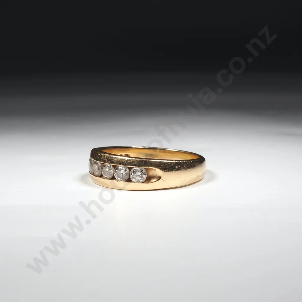Substantial 14ct Gold & Diamond ring Image 1++