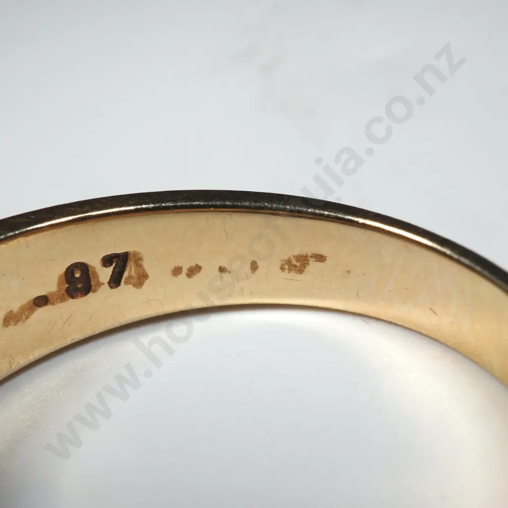 Substantial 14ct Gold & Diamond ring Image 1++