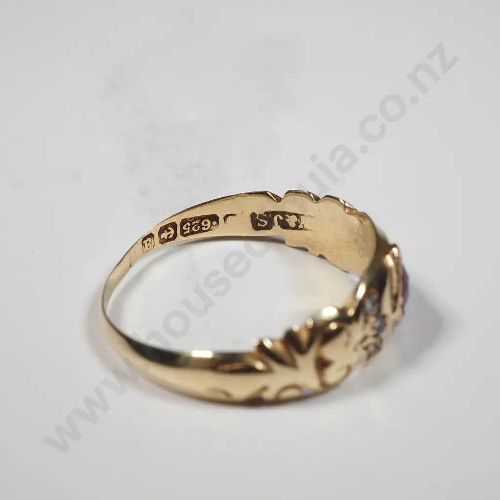 15ct Gold Red Gem Ring w Diamonds Image 1++