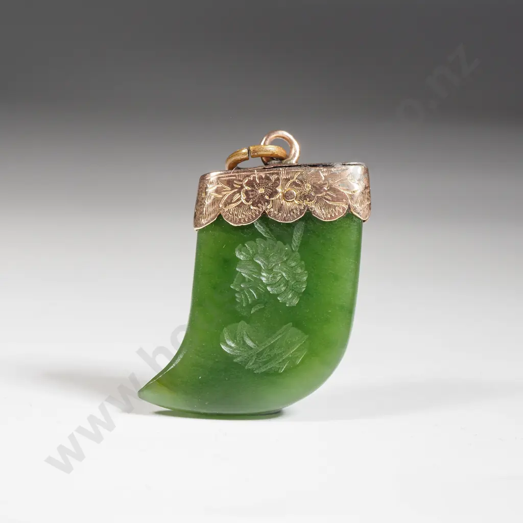 9ct Gold Colonial Greenstone Pendant w Engraved Maori Chiefs Head Image 1++