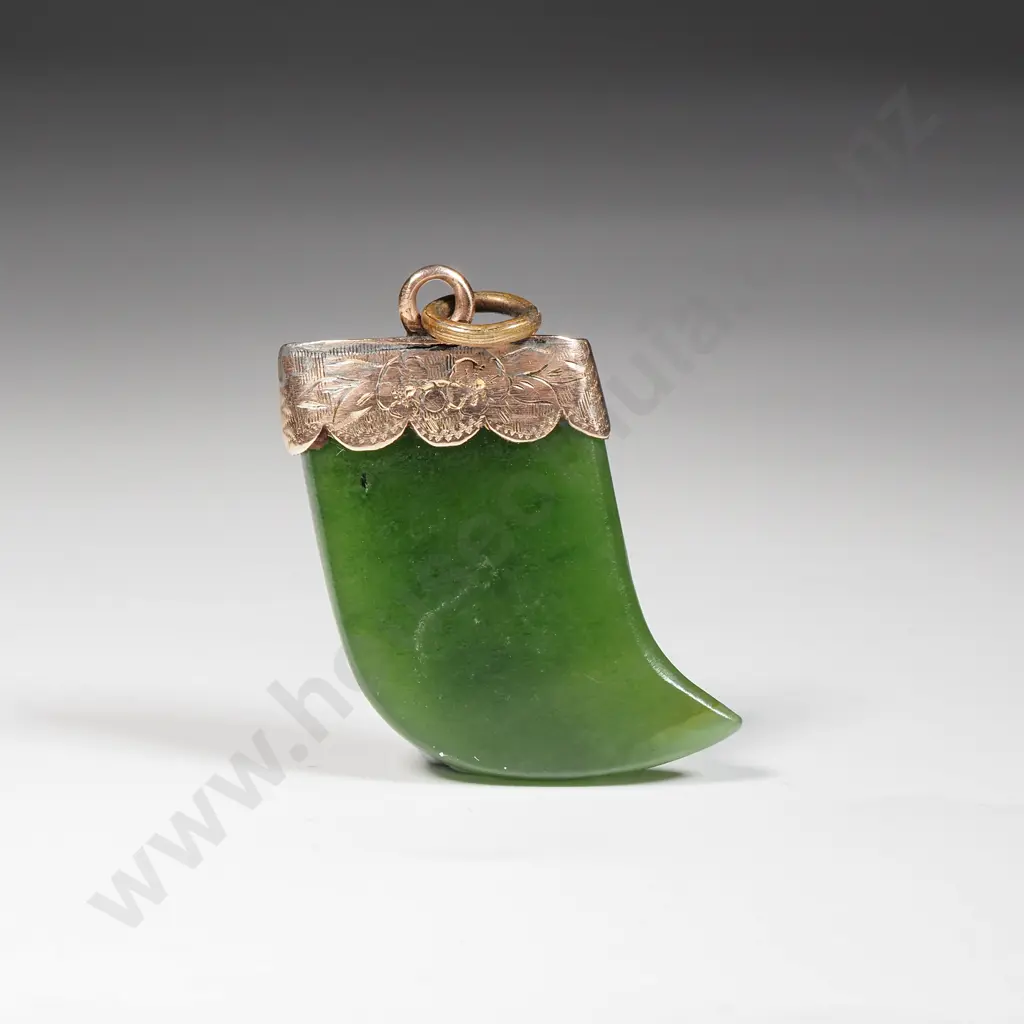 9ct Gold Colonial Greenstone Pendant w Engraved Maori Chiefs Head Image 1++