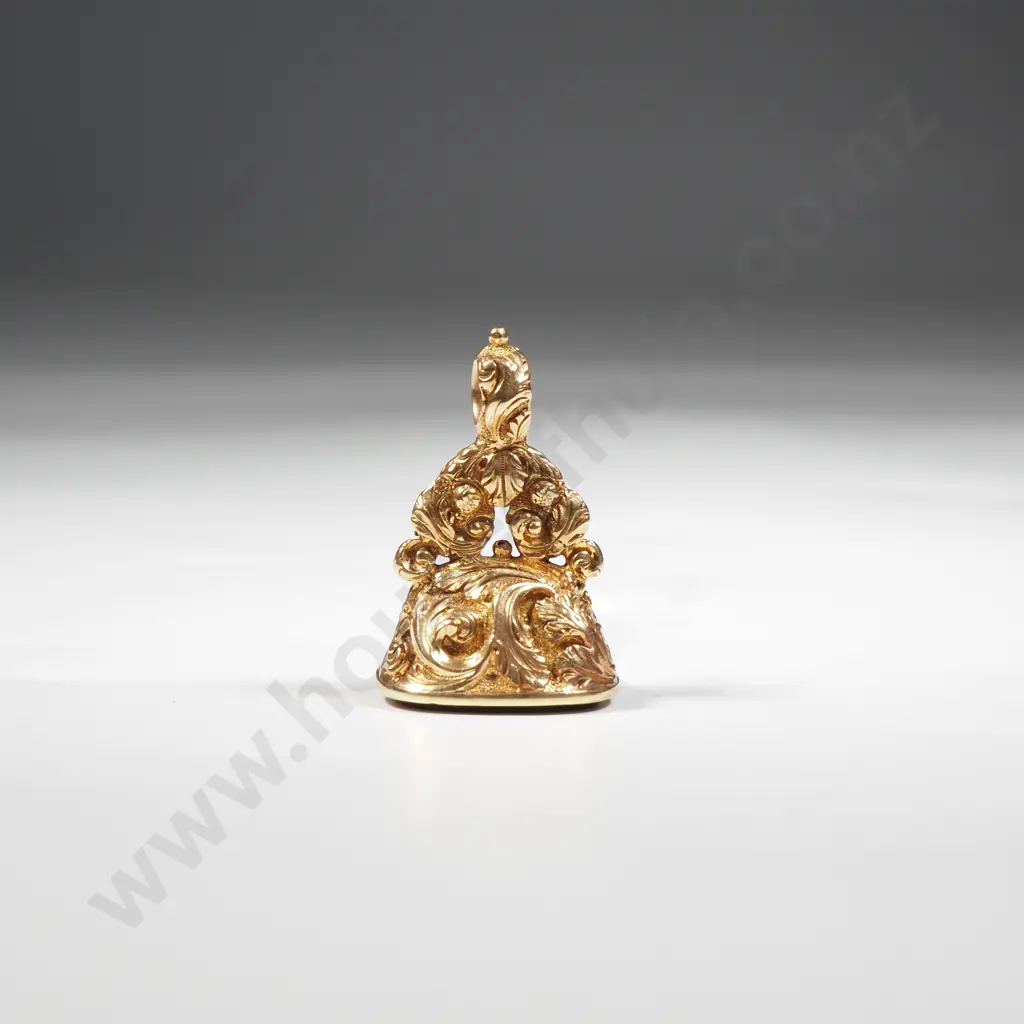 Exquisite 18ct Gold Seal Image 1++