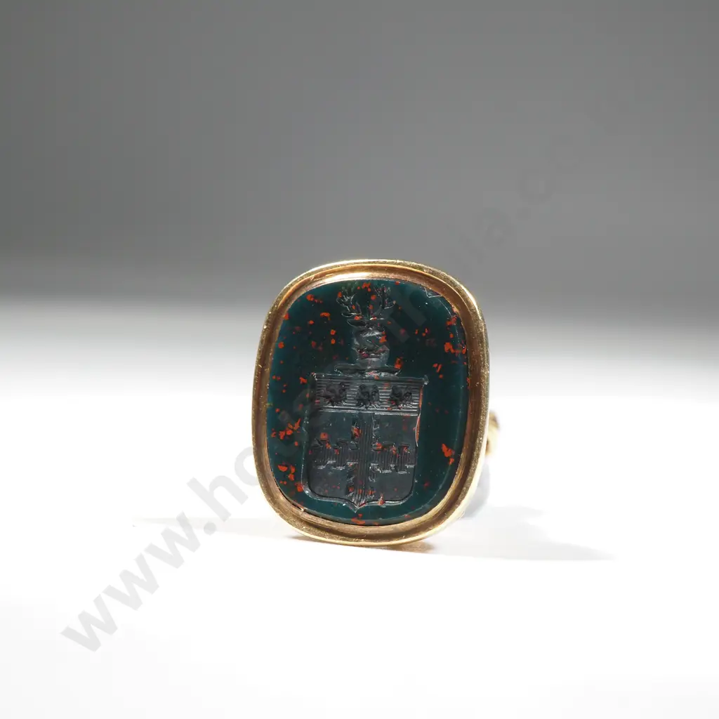Exquisite 18ct Gold Seal Image 1++