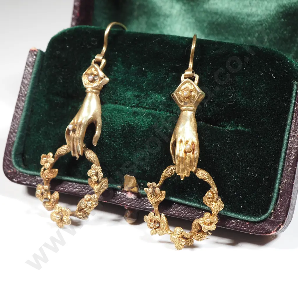 Exceptional Georgian 18ct Gold Earrings w Hands Holding Wreaths Image 1++
