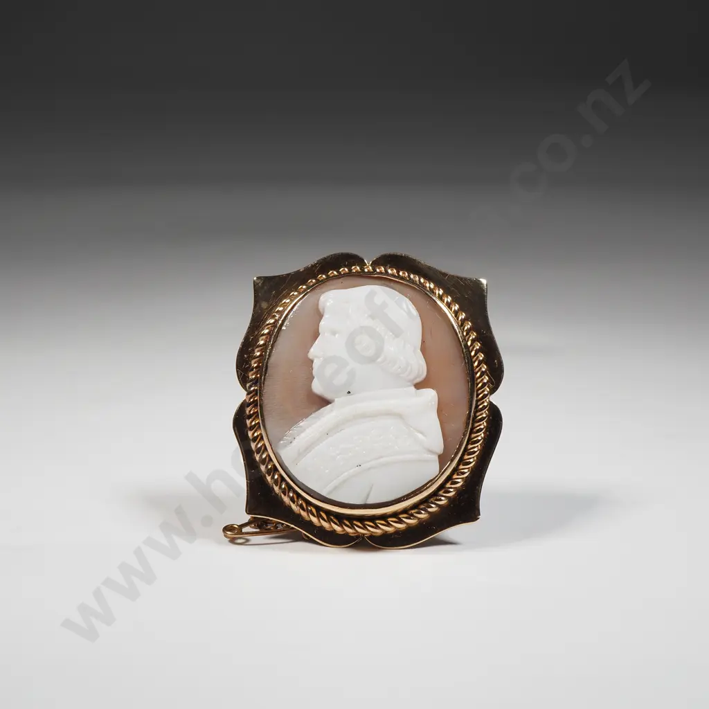 9ct Gold Cameo Brooch Image 1++