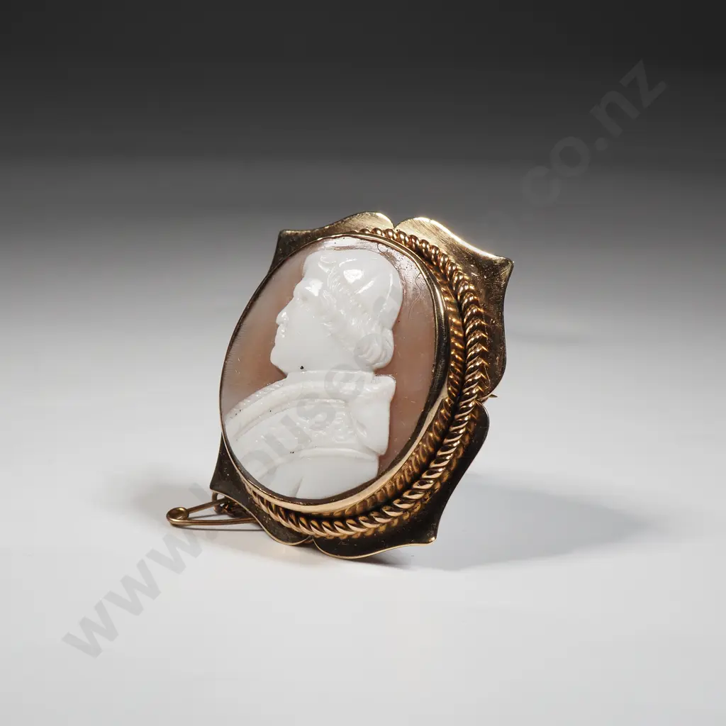 9ct Gold Cameo Brooch Image 1++