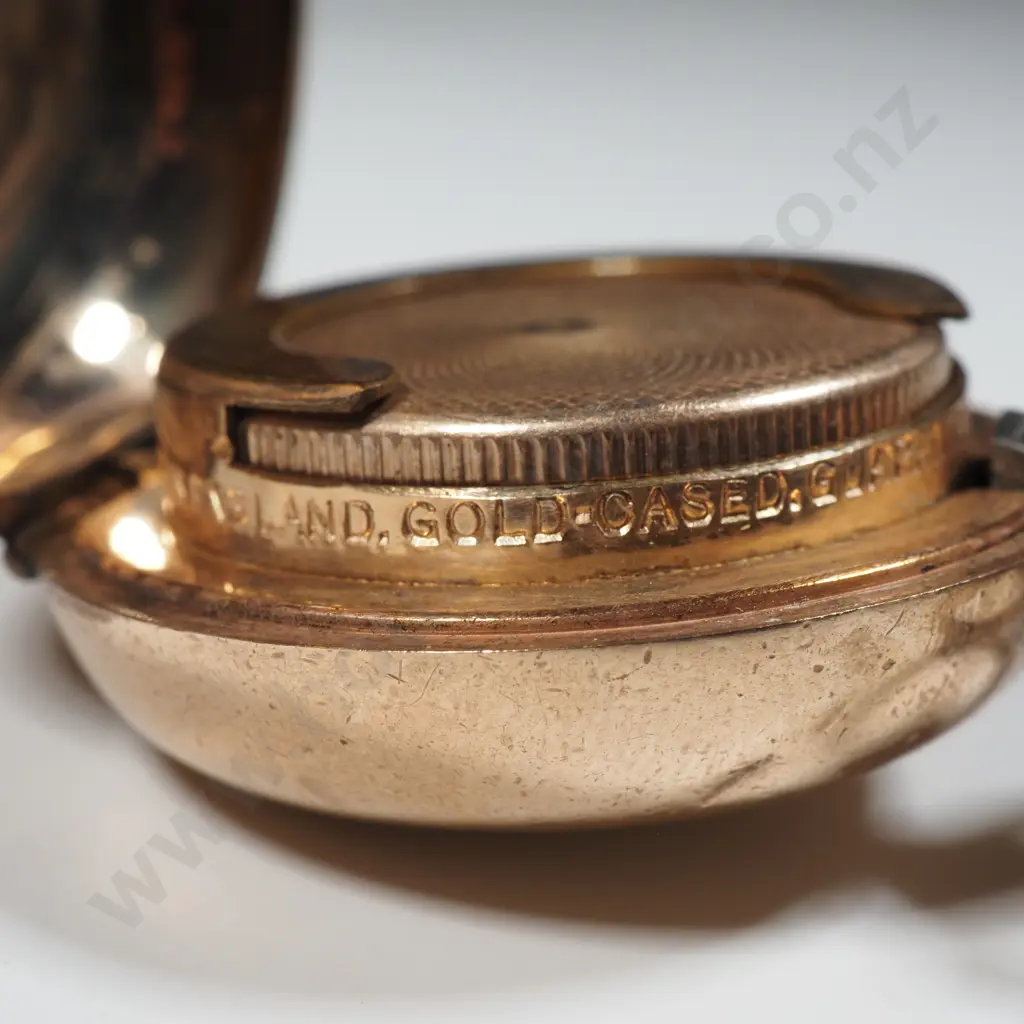 Rolled Gold Engraved Sovereign Case. Image 1++