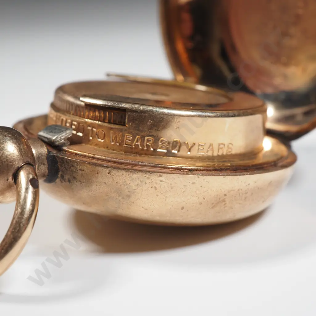 Rolled Gold Engraved Sovereign Case. Image 1++