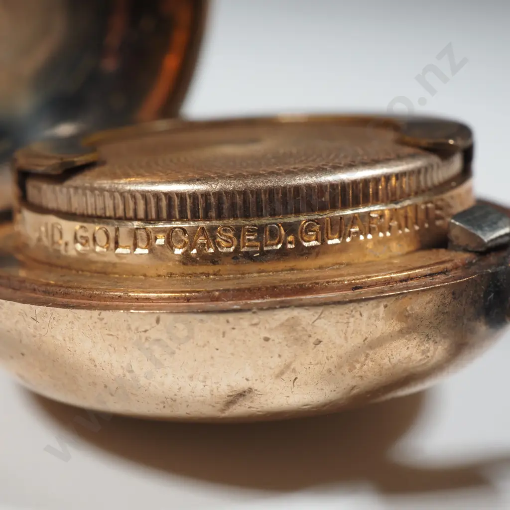 Rolled Gold Engraved Sovereign Case. Image 1++