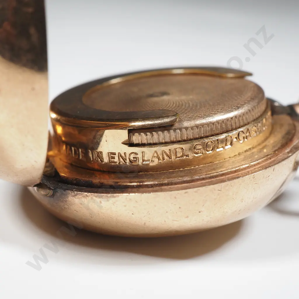 Rolled Gold Engraved Sovereign Case. Image 1++