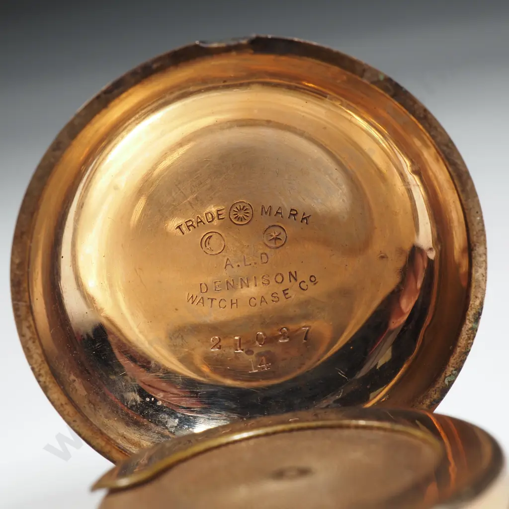 Rolled Gold Engraved Sovereign Case. Image 1++