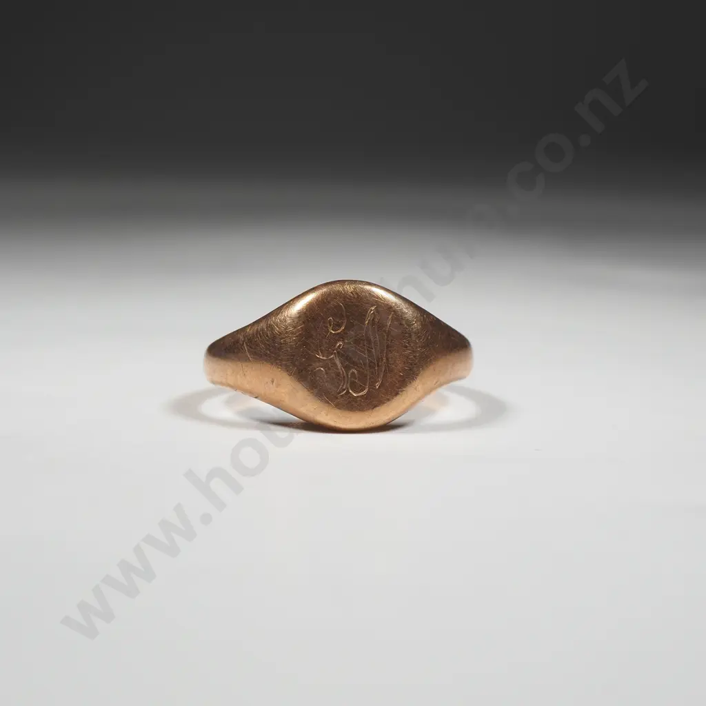 9ct Gold Signet Ring. Initialled Image 1++