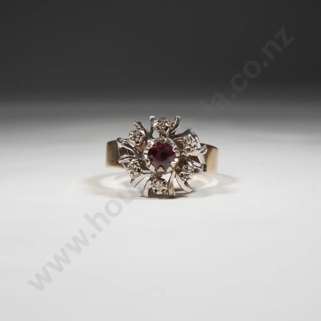 9ct Gold Red Gem Ring Image 1++