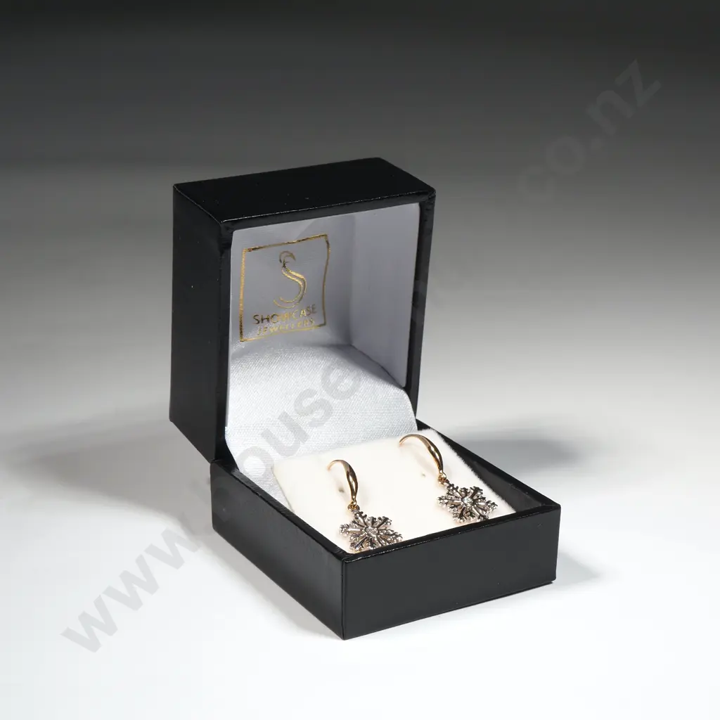 9ct Gold & Diamond Snowflake Earrings in As New Condition Image 1++