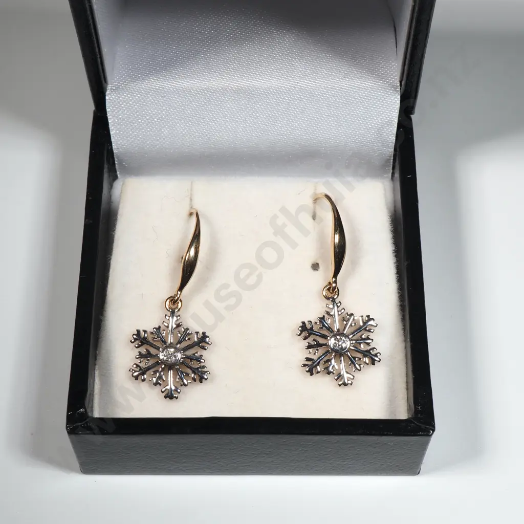 9ct Gold & Diamond Snowflake Earrings in As New Condition Image 1++