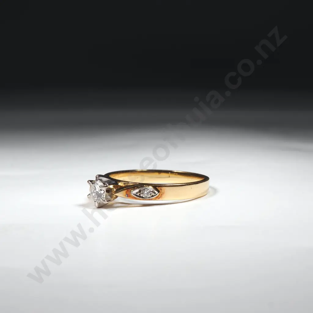 18 ct Yellow Gold & White Gold Solitaire Diamond Ring- Evaluation of $3,500 Image 1++