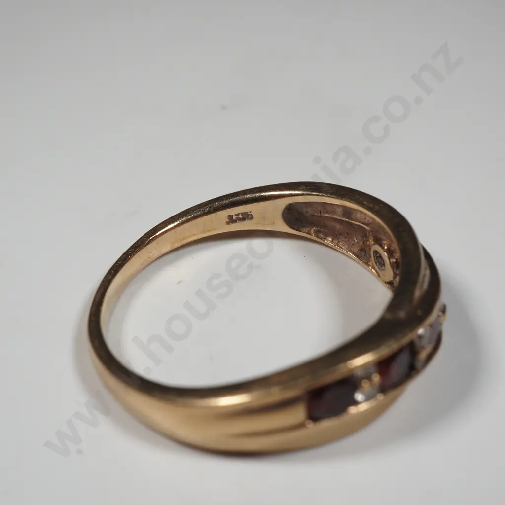 9ct Gold White & Red Gem Ring Image 1++