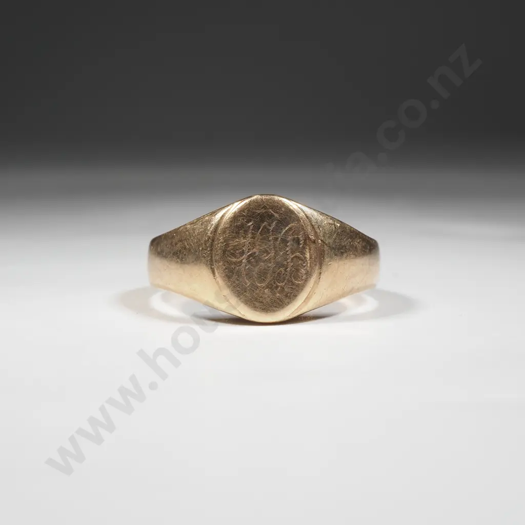 9ct Gold Signet Ring Image 1++