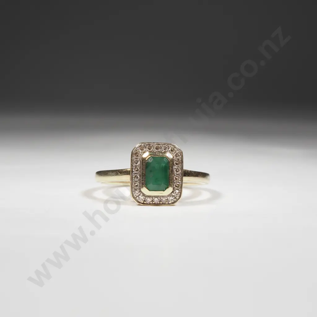 9ct Gold Emerald & Diamond Ring Image 1++