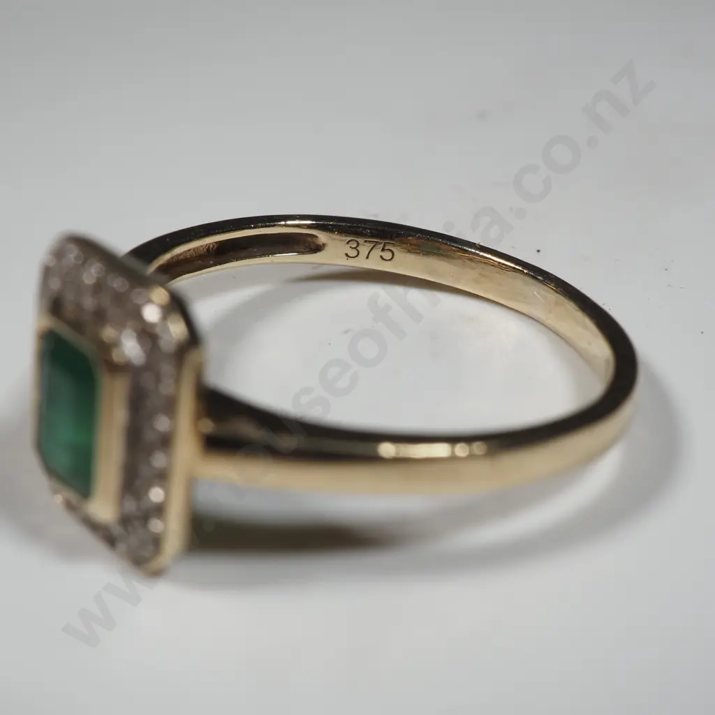 9ct Gold Emerald & Diamond Ring Image 1++