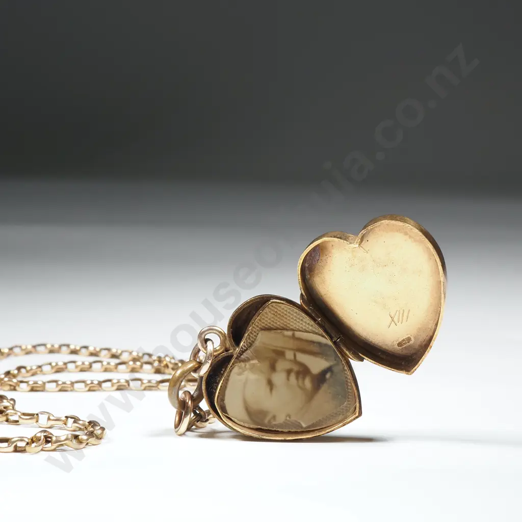 9ct Gold Locket & Muff Chain Image 1++
