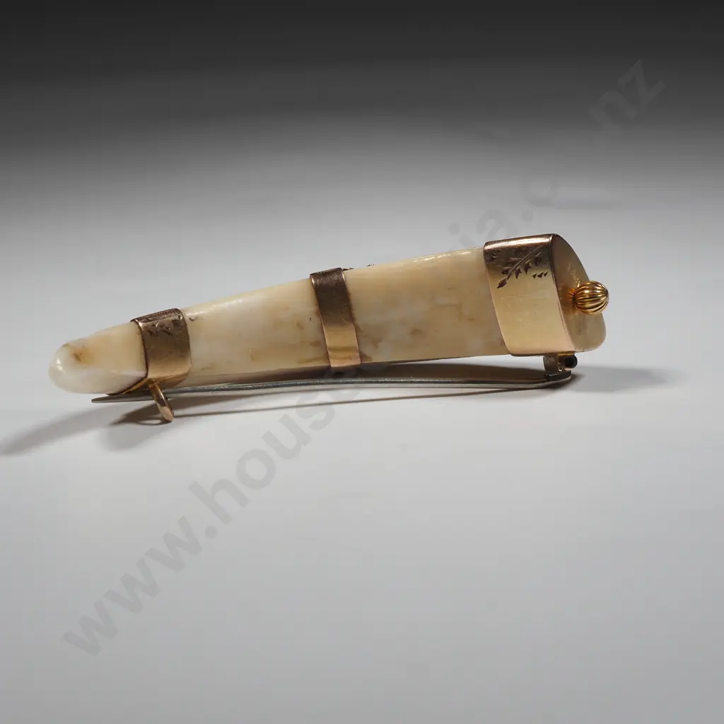 New Zealand Colonial 9ct Gold Tusk Brooch with "NZ" Image 1++