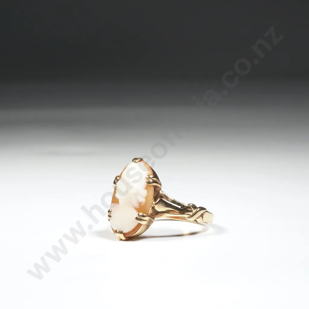 9ct Gold Cameo Ring Image 1++