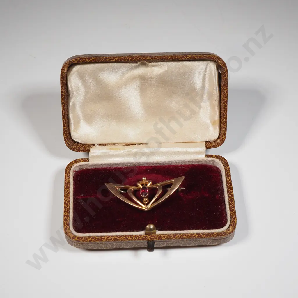 Cased Art Deco 9ct Gold Brooch Image 1++