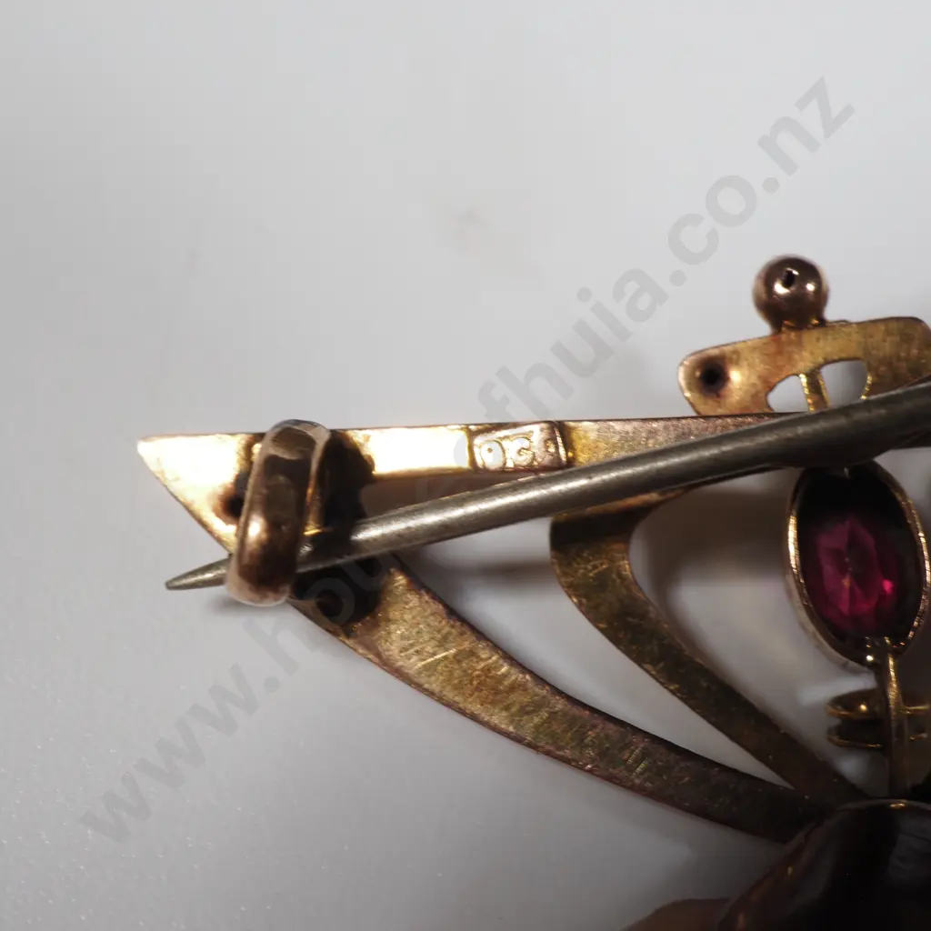 Cased Art Deco 9ct Gold Brooch Image 1++