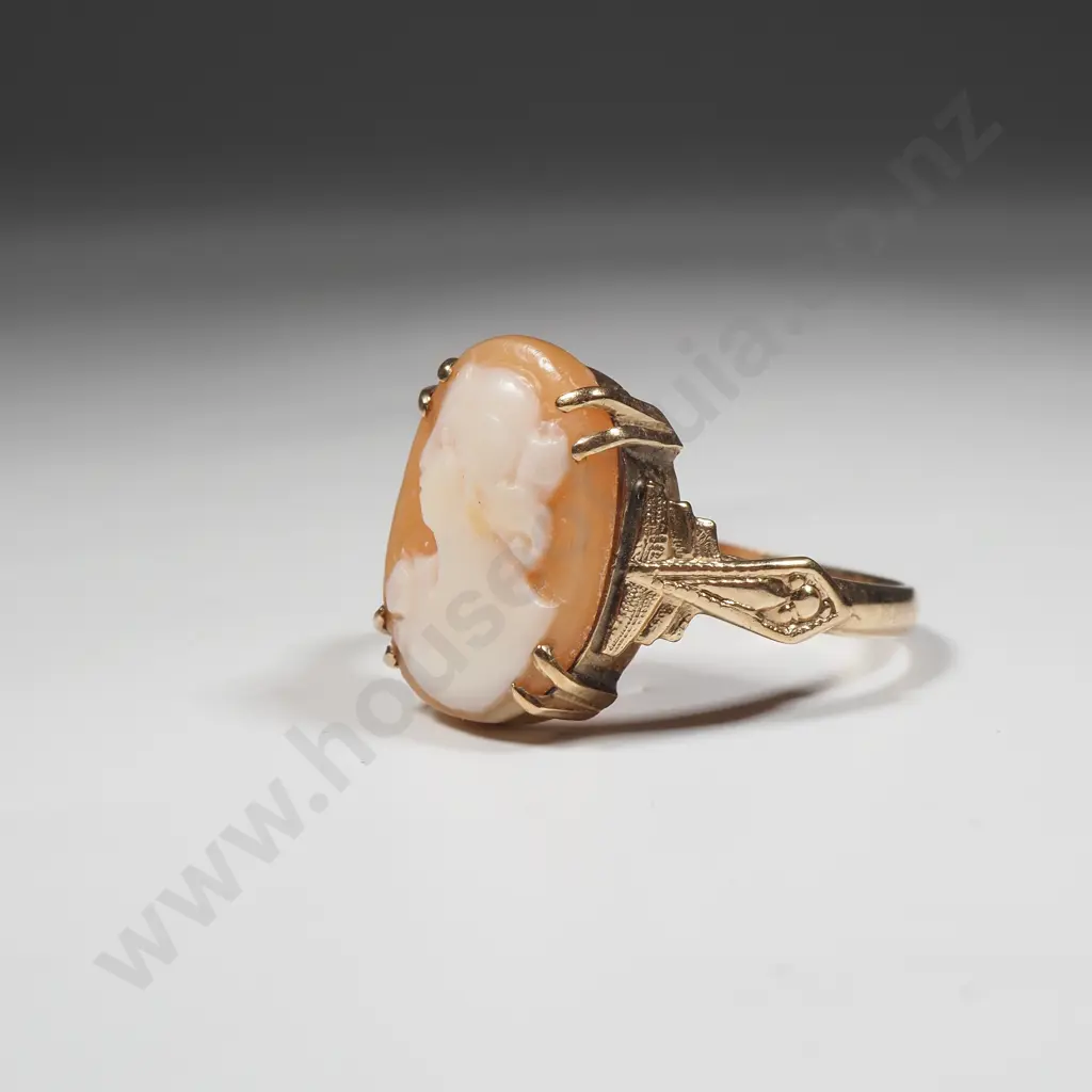 9ct Gold Cameo Ring Image 1++