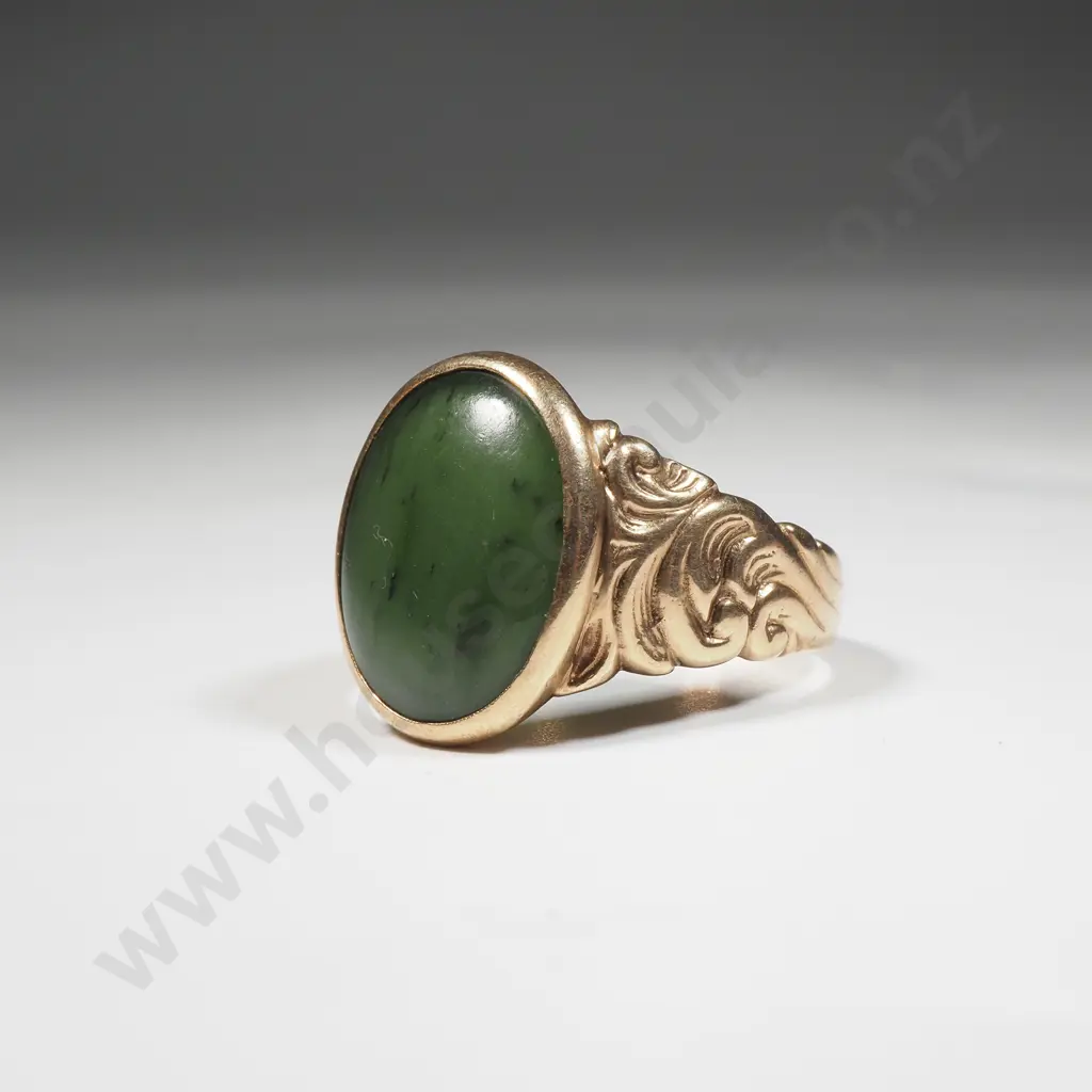 Substantial 9ct gold Greenstone Ring Image 1++