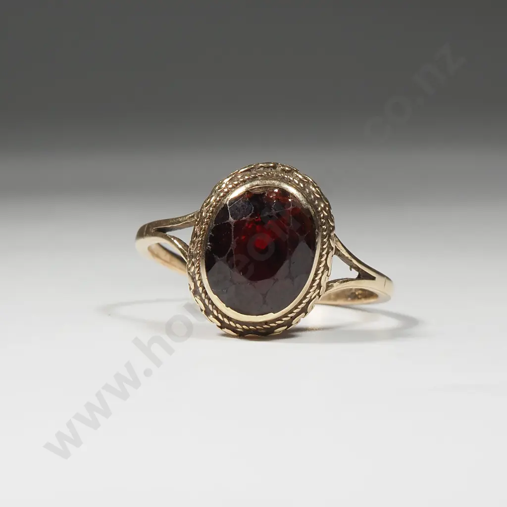 9ct Gold & Gem Ring Image 1++